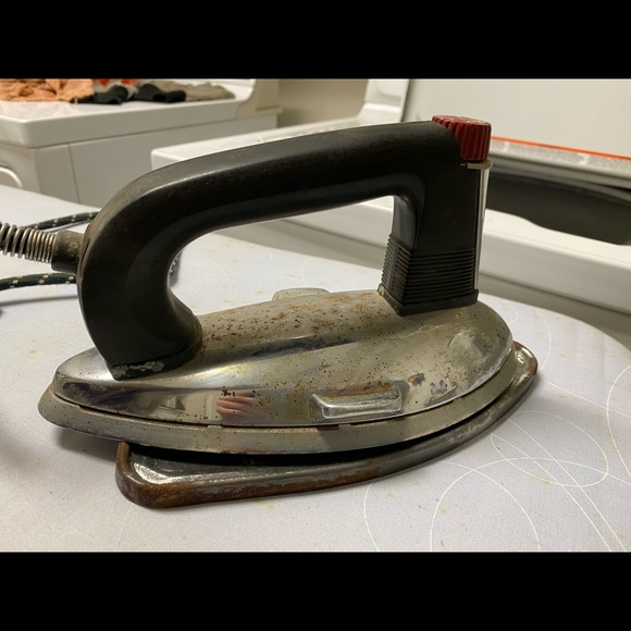 General Mills Truheat Iron - Picture 5 of 10